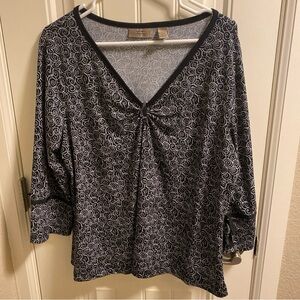 IE Woman 1X blouse size 1X black white blouse STRETCH top shirt Pretty